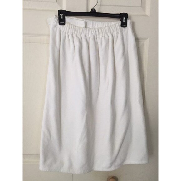 Musette Personalized  Hotel & Spa Cotton Terry White Women' Spa and Shower Towel - Picture 3 of 6